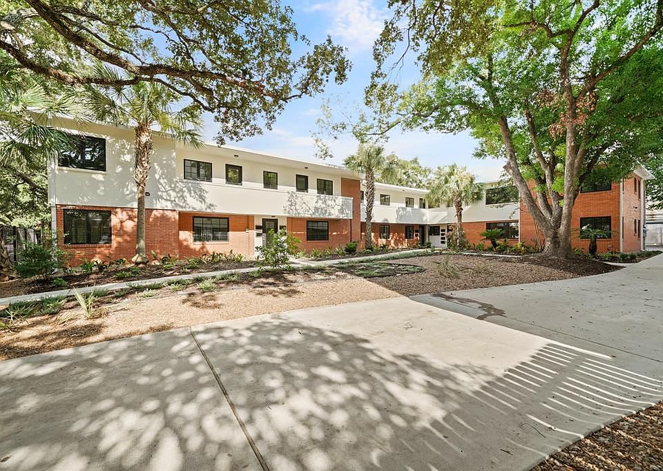 1st image of 520 Lovett Blvd APT 1A