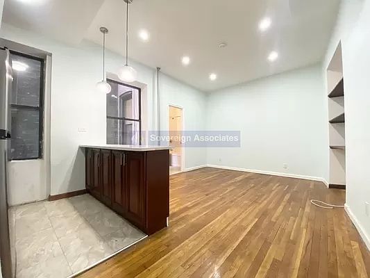 1st image of 240 W 104th St #21