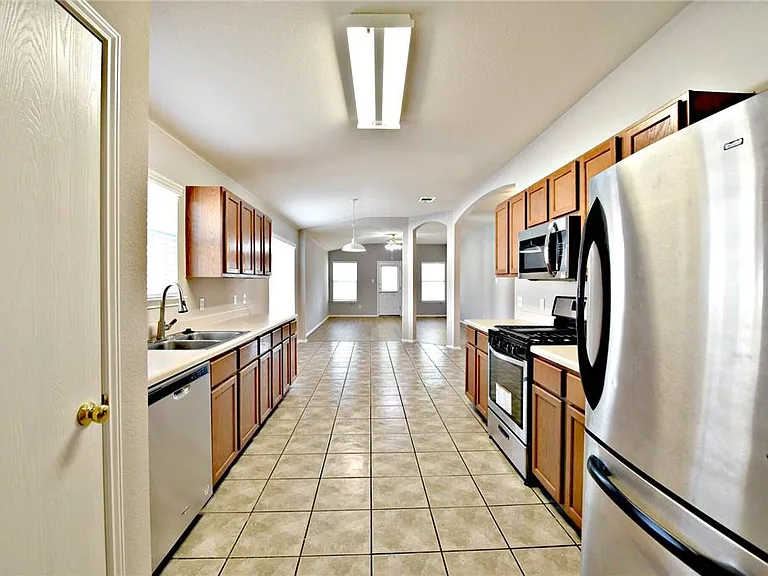 510 Golden Gate Dr — Photo 10