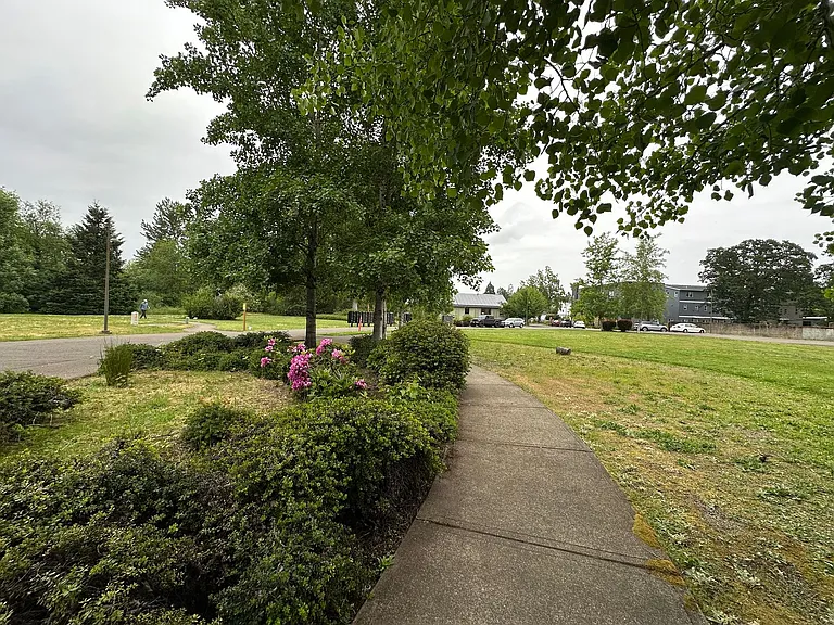 3731 Village Center Dr — Photo 37
