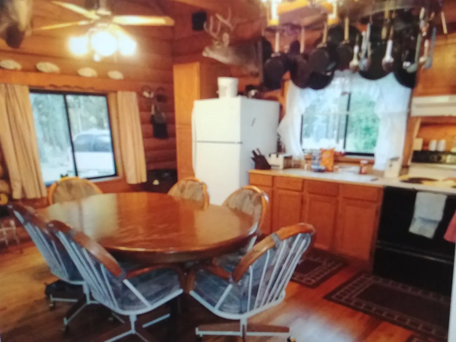 3 bed, 2500 sqft, $3,000 — Photo 4