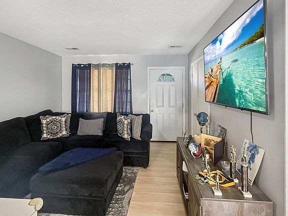 4th image of 931 W Raines Rd