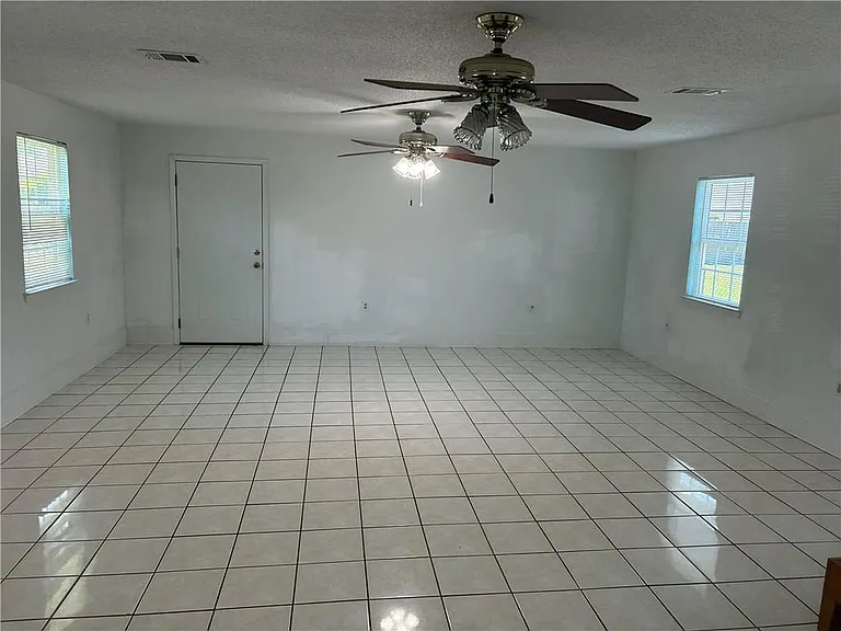 725 Oakwood Dr — Photo 11