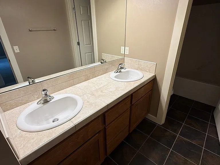712 Forestglen Dr #A — Photo 11