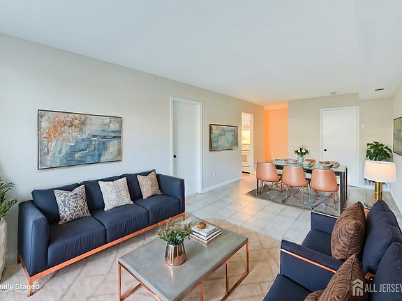 3rd image of 487 College Dr
