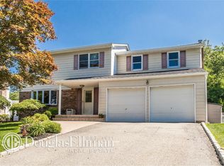 28 Sherry Ln, Hauppauge, NY 11788