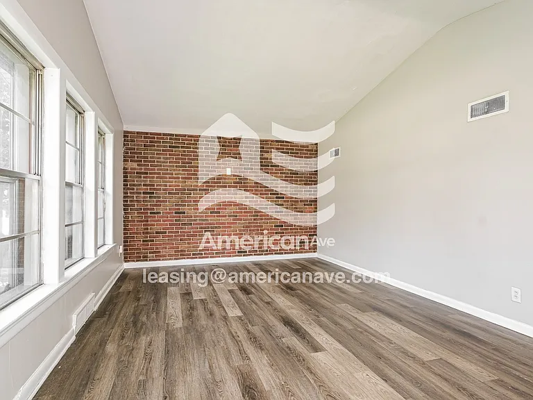 908179_003_living_room_4.jpg