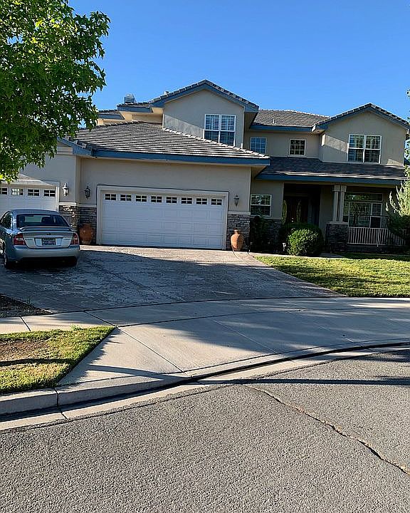 1st image of 7411 Island Queen Dr