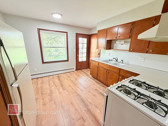 5th image of 1833 Michigan St NE