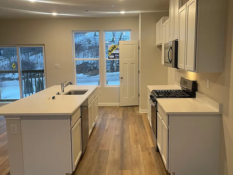 173 Sweetwater Dr — Photo 3