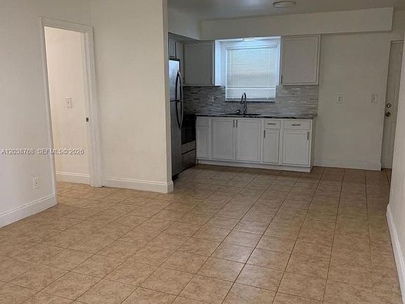 5th image of 325 SE 2nd St