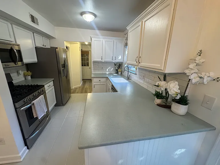 1940 Riverside Dr — Photo 5