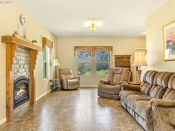 5th image of 1077 SW Ridge Rd