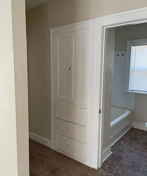 231 E Victoria St — Photo 8
