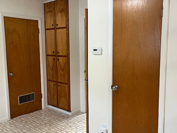 3rd image of 214 Hunt Ave