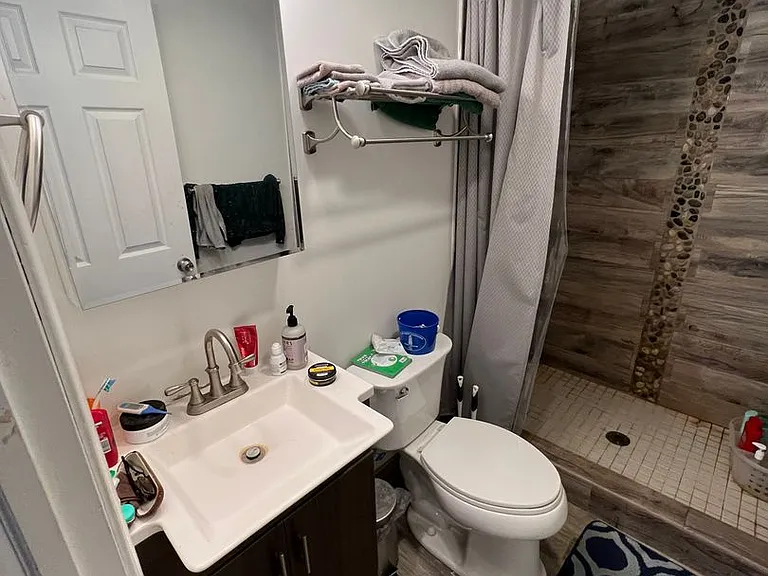 1535 W Poplar St — Photo 4