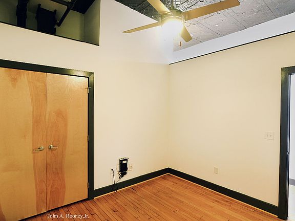 4th image of 132 N Sycamore St APT 302