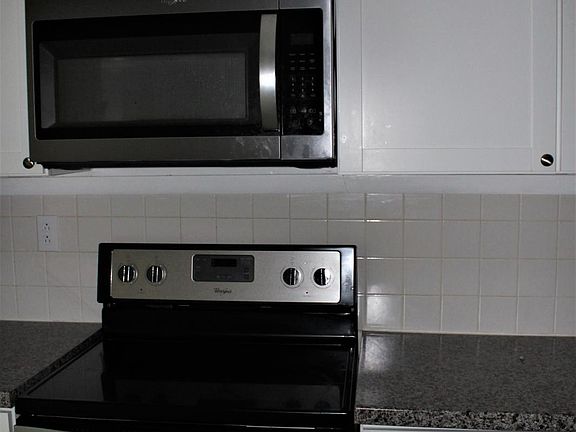 5th image of 301 Village Ln Unit C