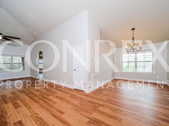 3rd image of 135 Alderwood Dr