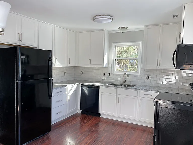3504 Buckeye Ct — Photo 4
