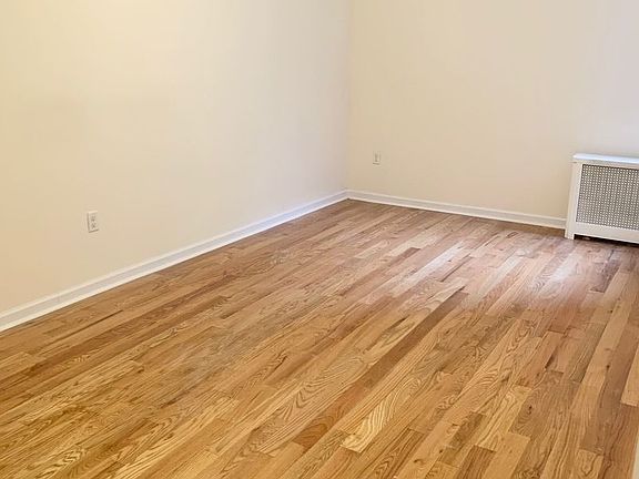 2nd image of 860 W 181st St #344