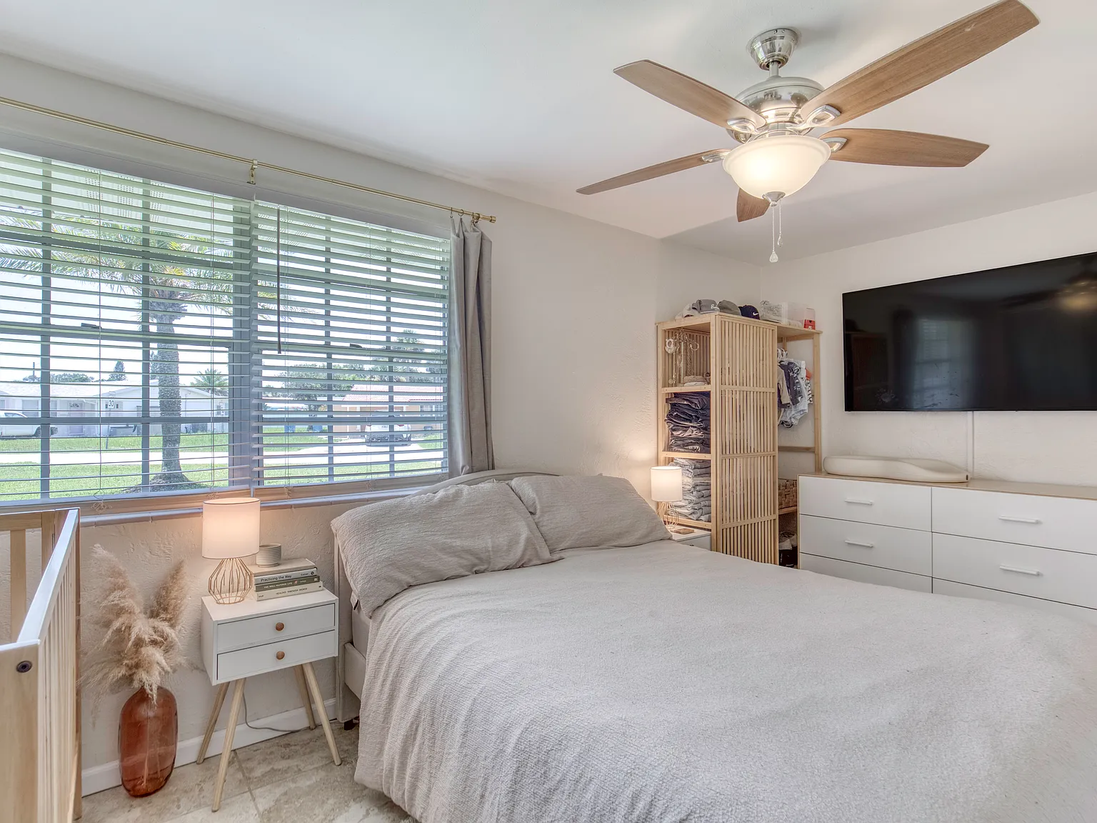 2 bed, 1100 sqft, $995 — Photo 2