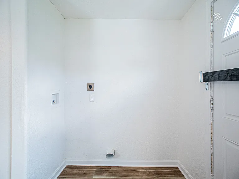 454 Bellaire Ave — Photo 3
