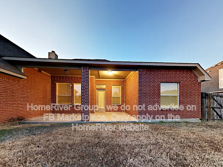 643 E Sandra Ln — Photo 14