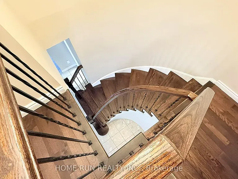2067 Legrand Cres — Photo 13