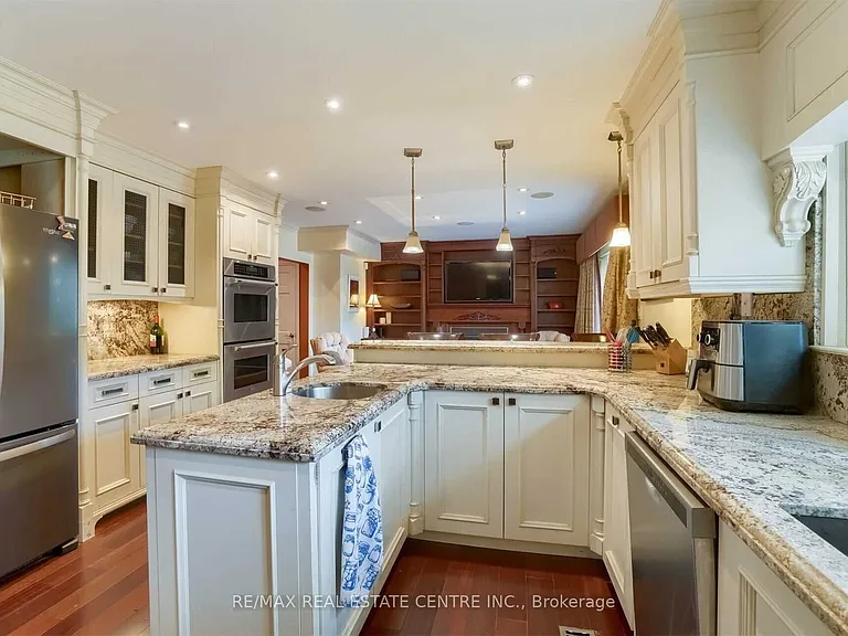 41 Clearside Pl — Photo 14