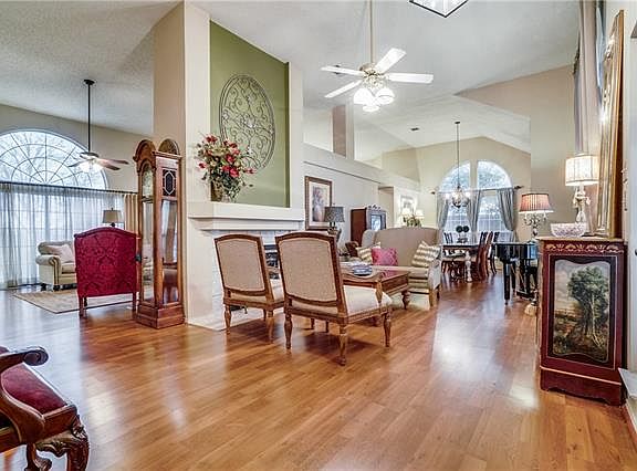 4th image of 3806 Catalina St