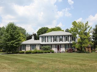 1352 Chestnut Ln, Rochester Hills, MI 48309