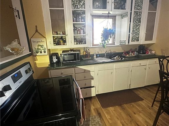 5th image of 552 18th St