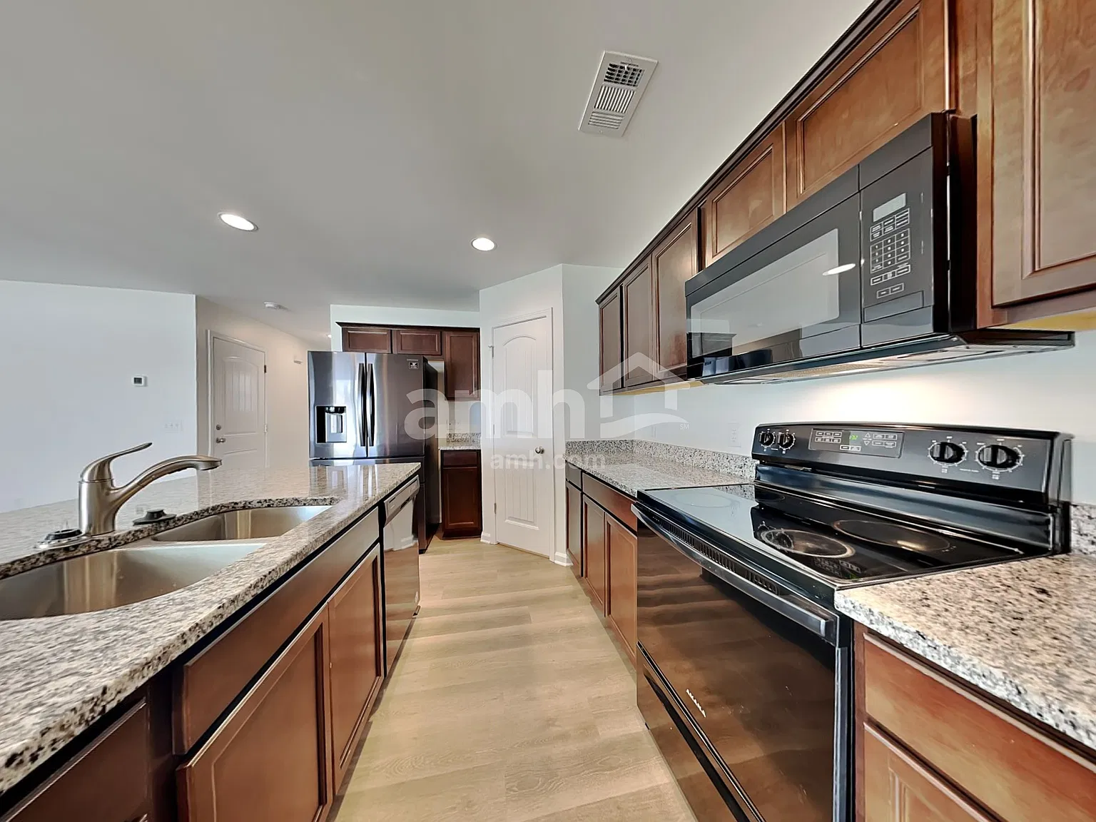 3 bed, 2.5 bath, 1776 sqft, $2,335 — Photo 4