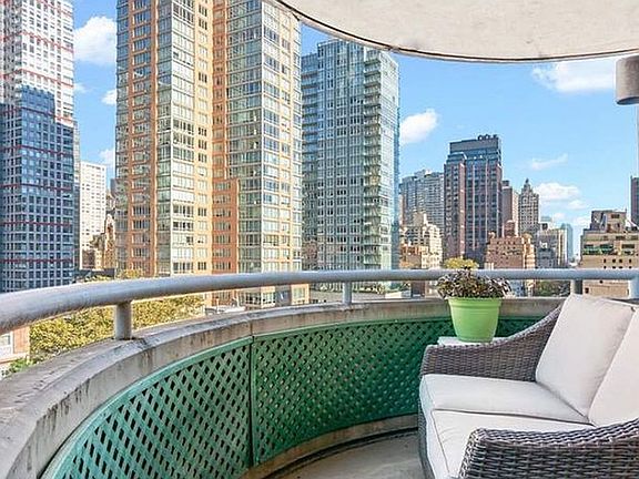 4th image of 224 E 52nd St APT 20