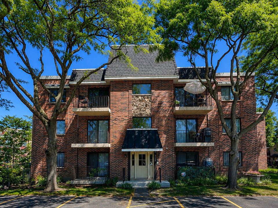 1st image of 5408 Chateau Dr #3