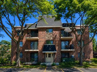 5408 Chateau Dr #3, Rolling Meadows, IL 60008