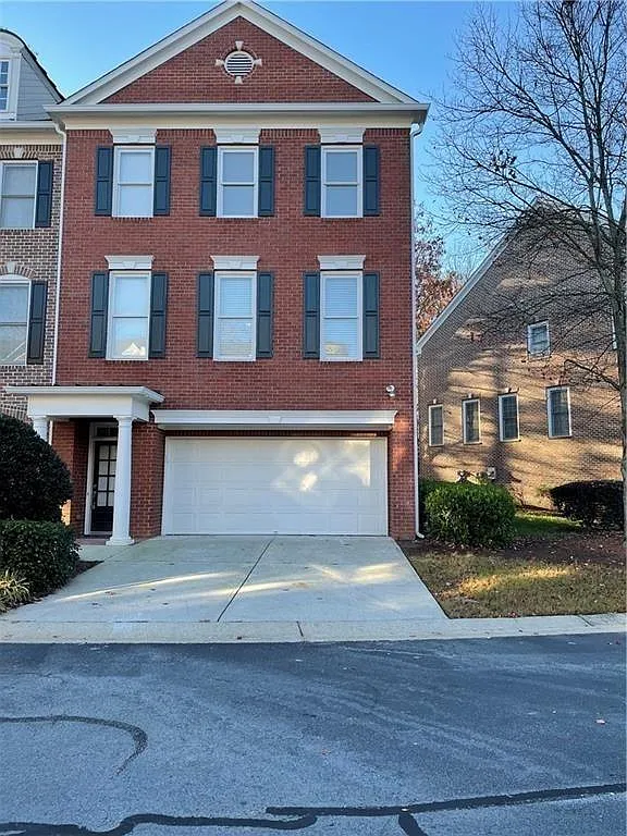 3 bed, 3.5 bath, 2634 sqft, $2,350 — Photo 1