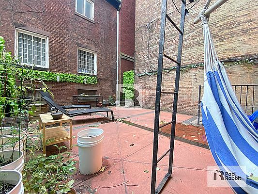 5th image of 1325 Bedford Ave #1R