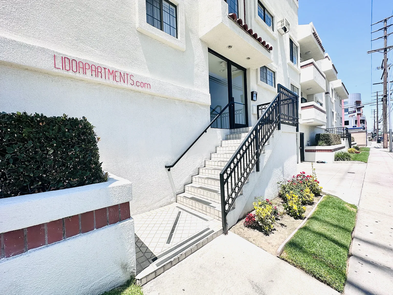Lido Apartments - 3462 Mentone Ave — Photo 4