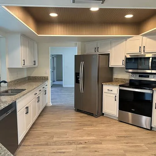 3 bed, 3.0 bath, 2700 sqft, $2,500 — Photo 4