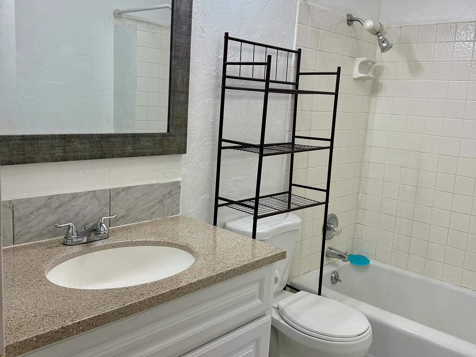 4 bed, 4000 sqft, $1,900 — Photo 2