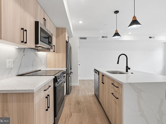 5th image of 209 New St #5E