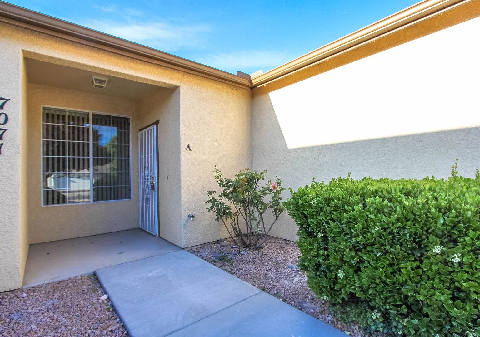 Prescott Valley Duplex with 2 Car Garage — Photo 2