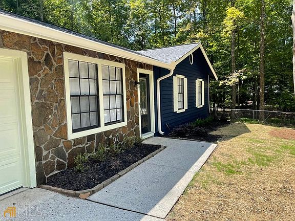 2nd image of 104 Doubletrace Ln