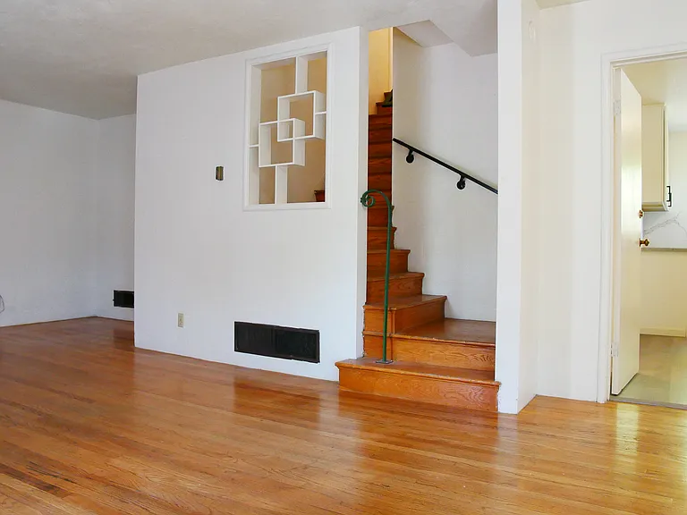 1226 E 20th St — Photo 39