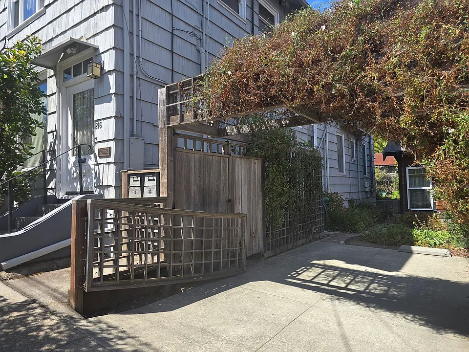 Washington Ave 212-218