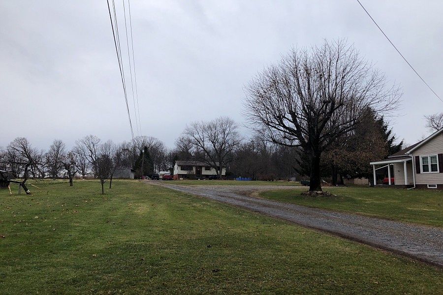 2nd image of 137 Valley Rd