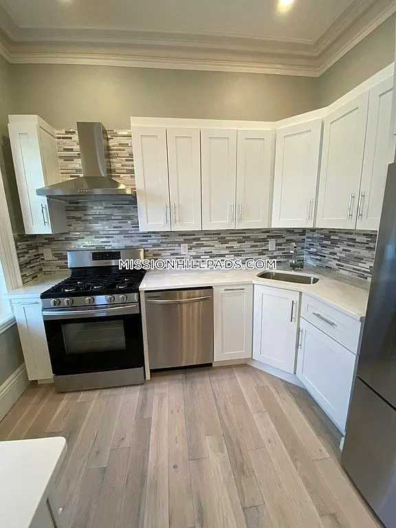 4 bed, $7,100 — Photo 3