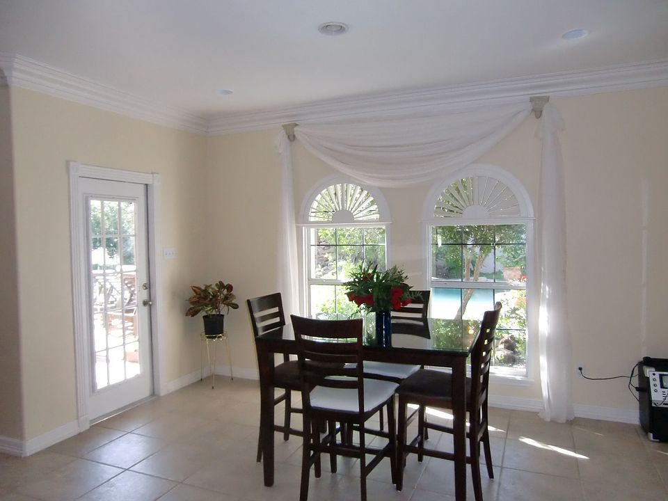 Eat in kitchen with pool view